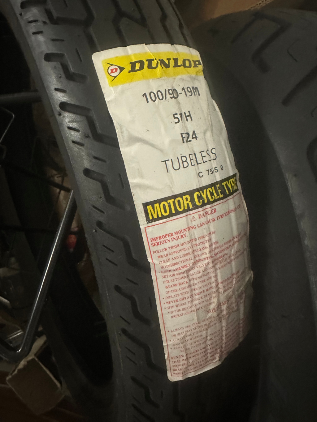 PNEUMATICO DUNLOP F24 100/90 -19 57H