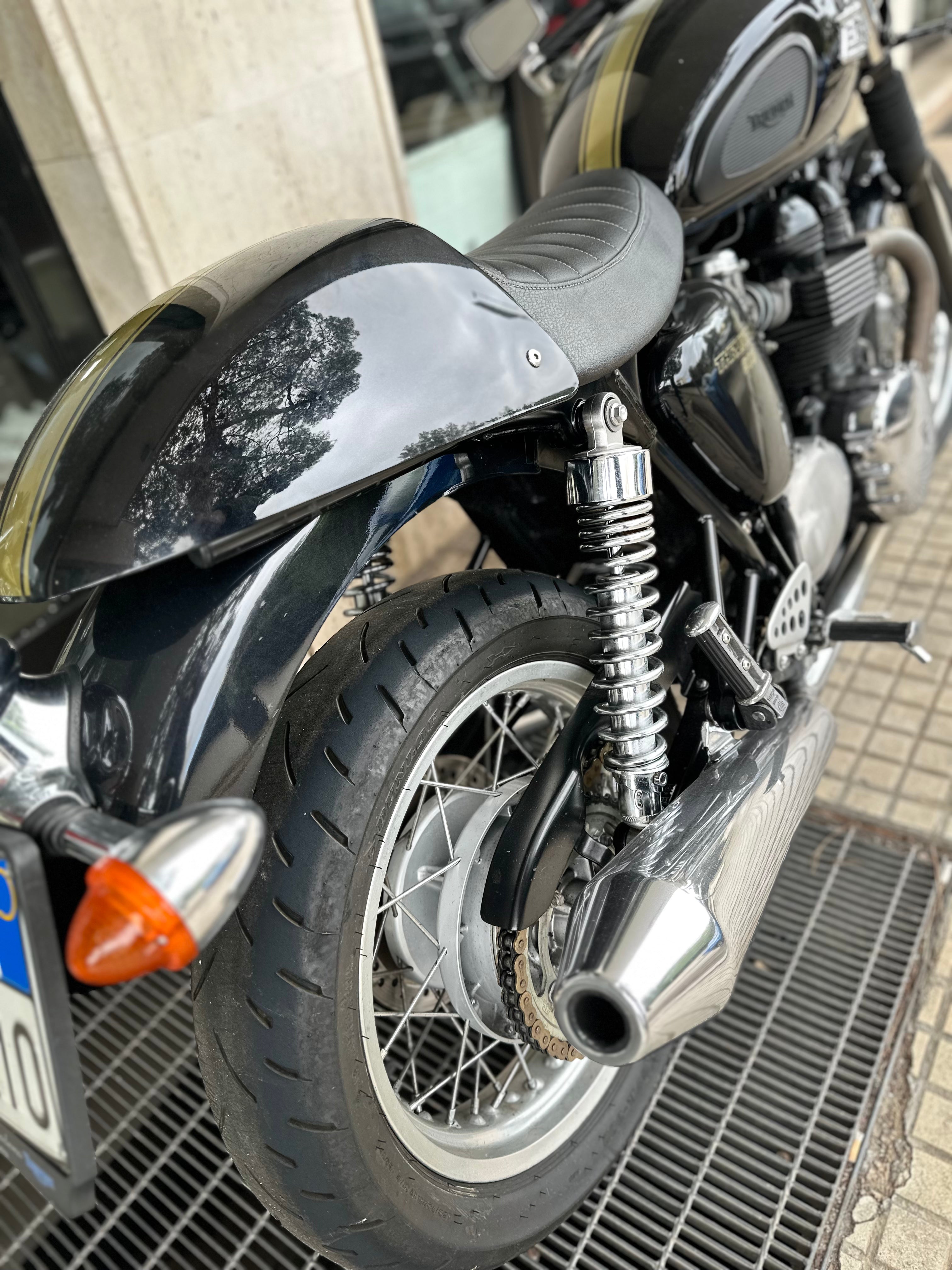 TRIUMPH THRUXTON 900 USATO