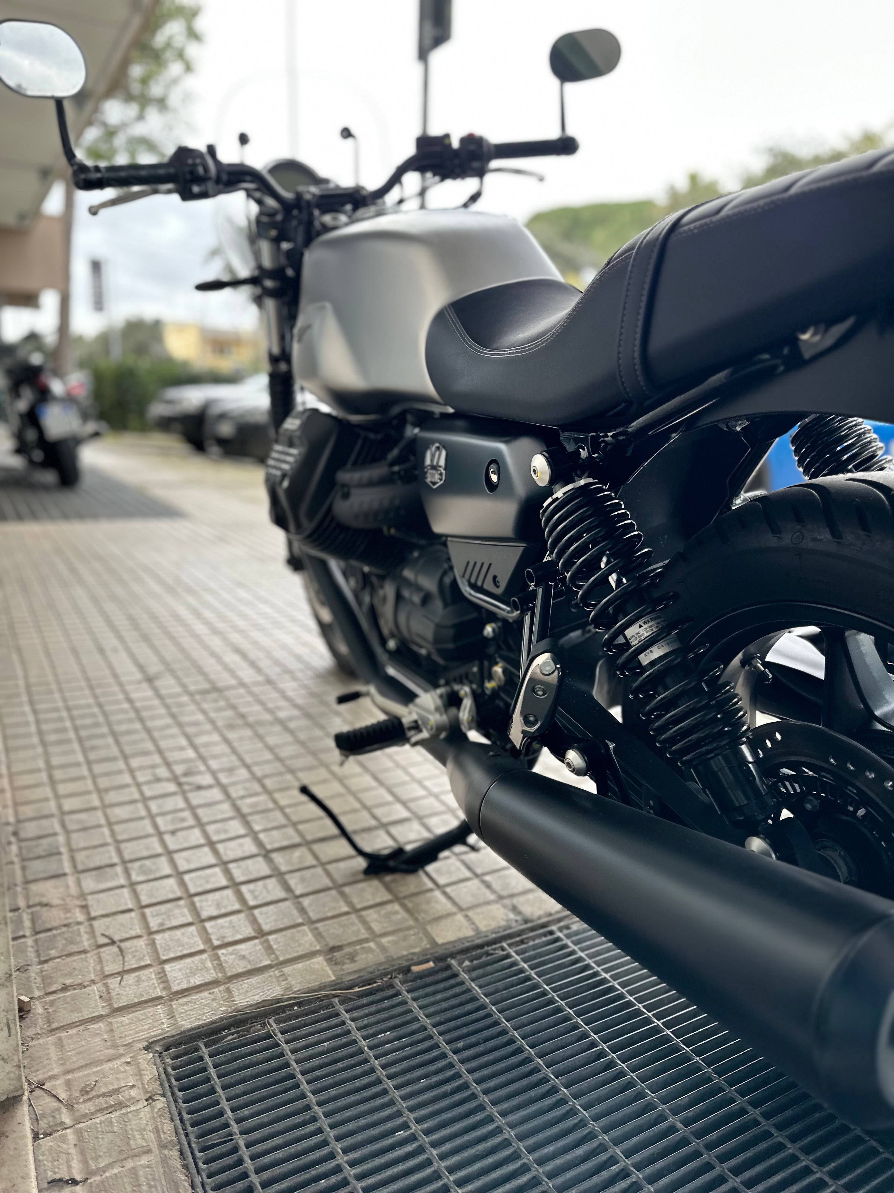 MOTO GUZZI V7 STONE USATO