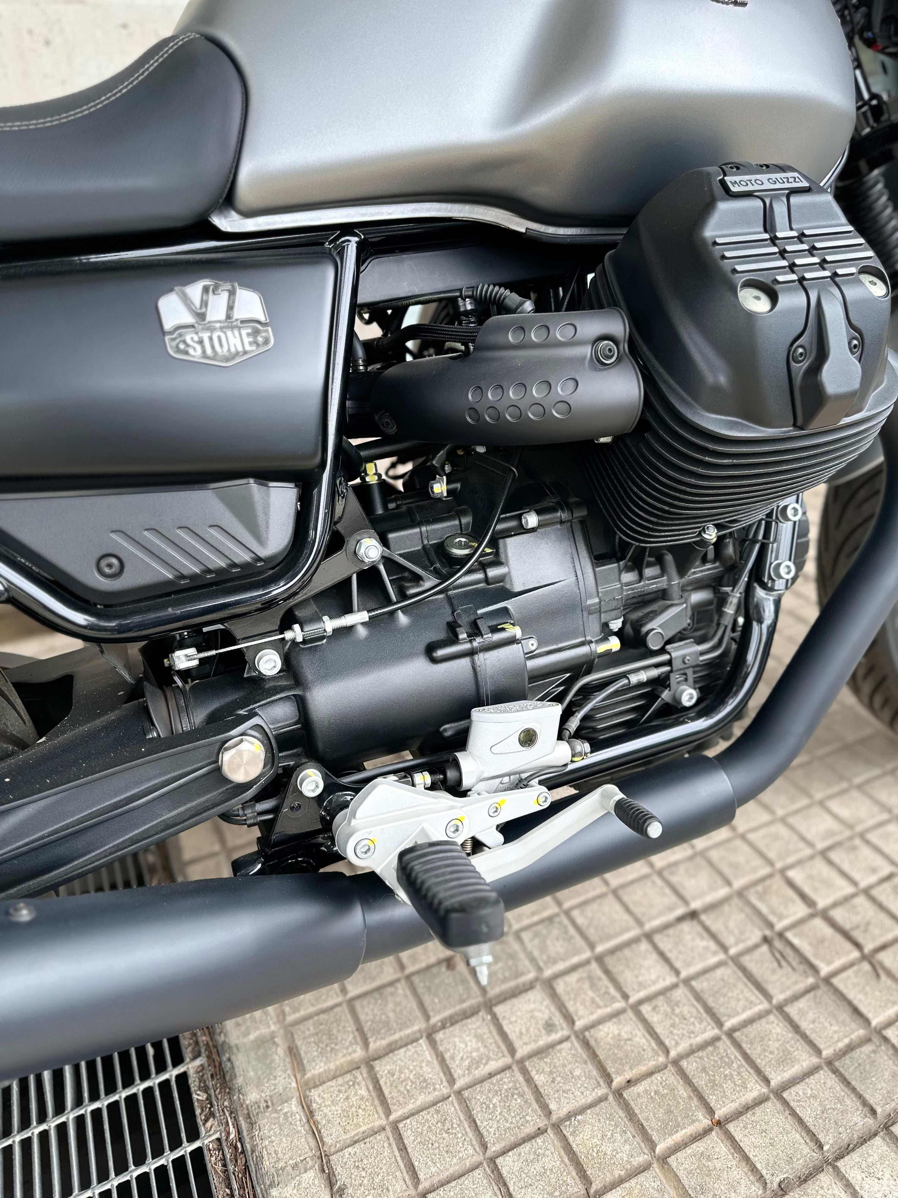 MOTO GUZZI V7 STONE USATO