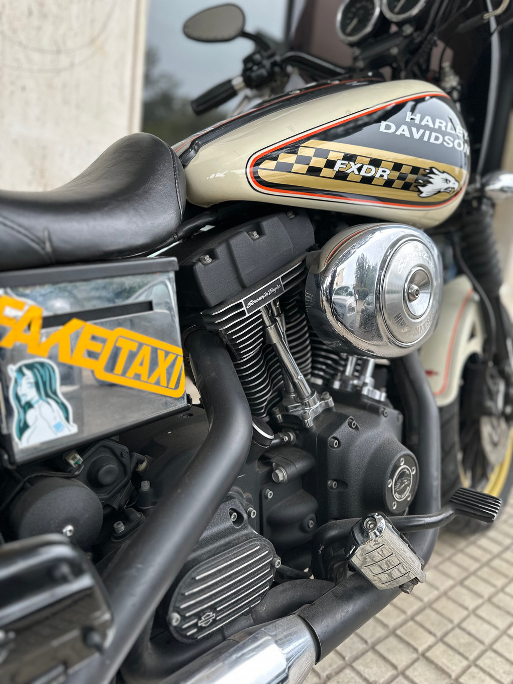 HARLEY DAVIDSON DYNA SCREAMIN'EAGLE